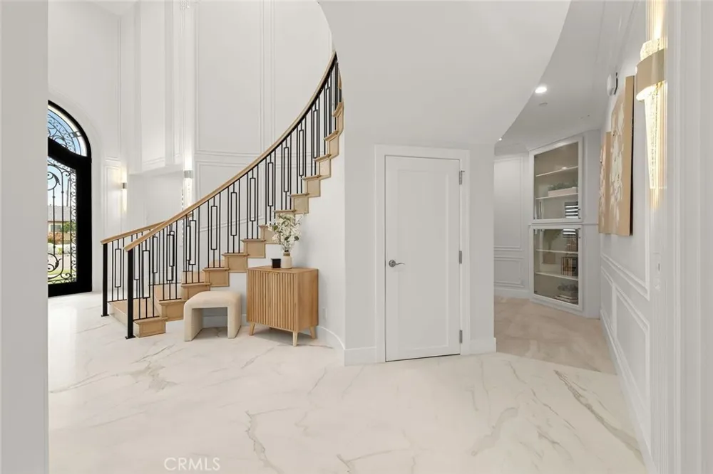 16323 Redwood Fountain Valley, CA 92708