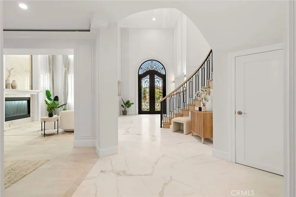 16323 Redwood Fountain Valley, CA 92708