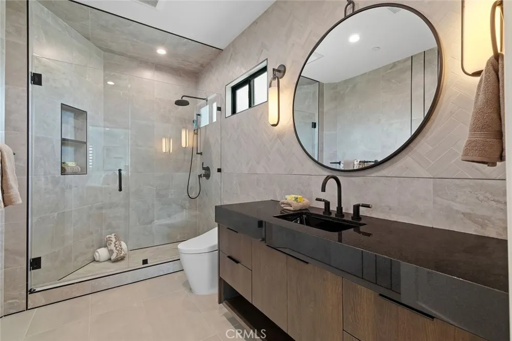16323 Redwood Fountain Valley, CA 92708