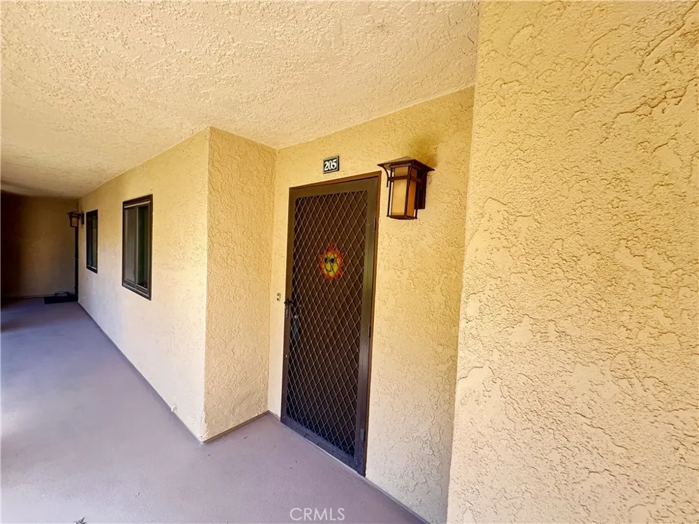 2512 E Willow #205 Signal Hill, CA 90755