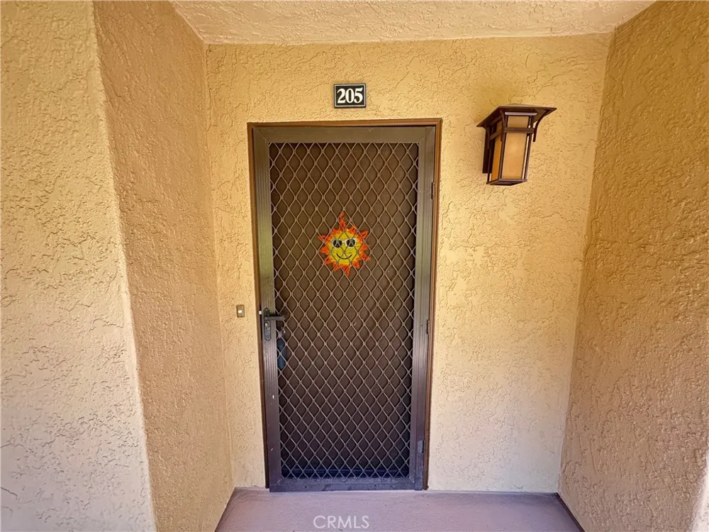 2512 E Willow #205 Signal Hill, CA 90755