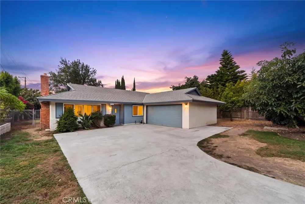 2342 E La Veta Orange, CA 92869
