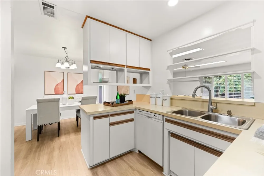 2342 E La Veta Orange, CA 92869