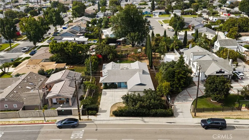 2342 E La Veta Orange, CA 92869