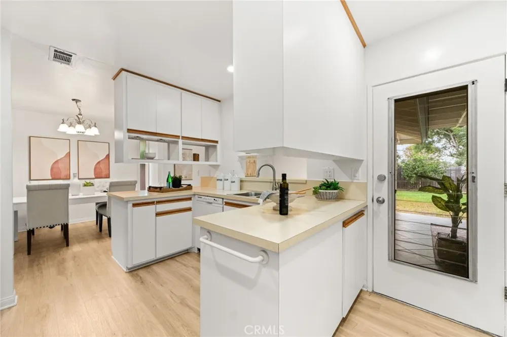 2342 E La Veta Orange, CA 92869