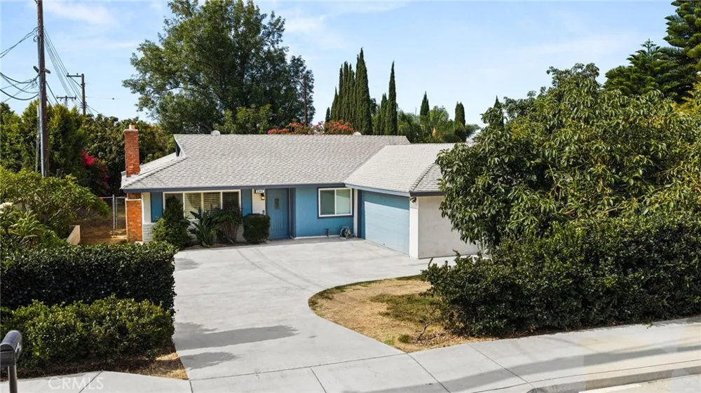 2342 E La Veta Orange, CA 92869