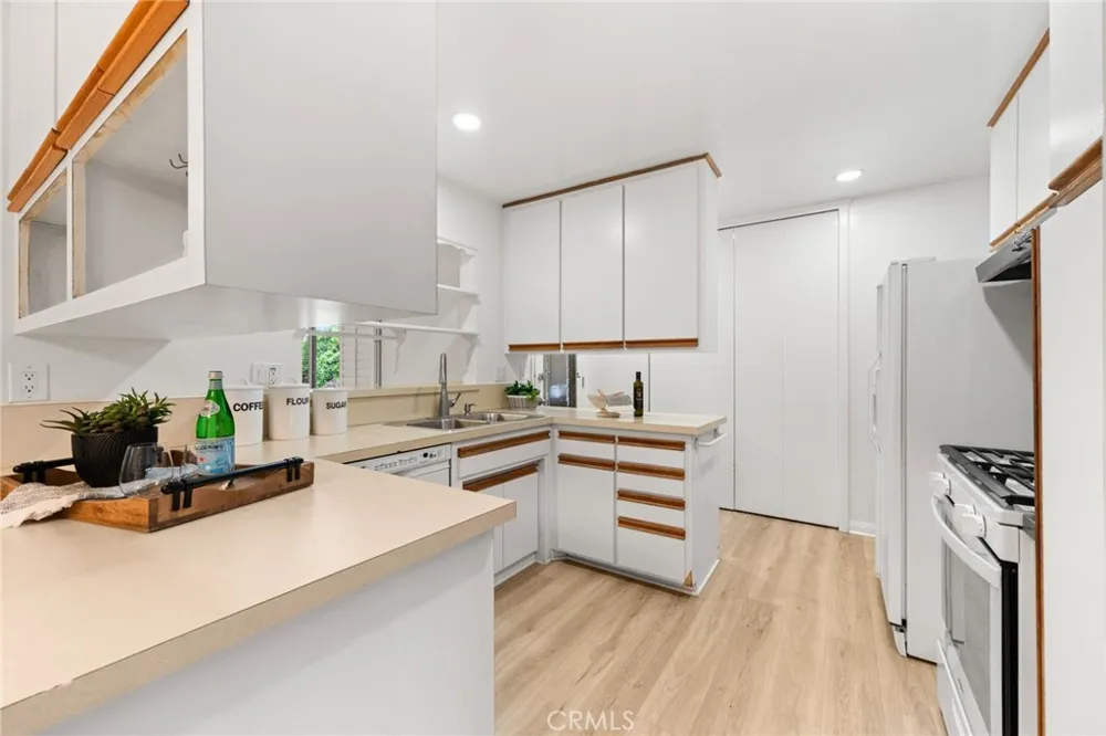 2342 E La Veta Orange, CA 92869