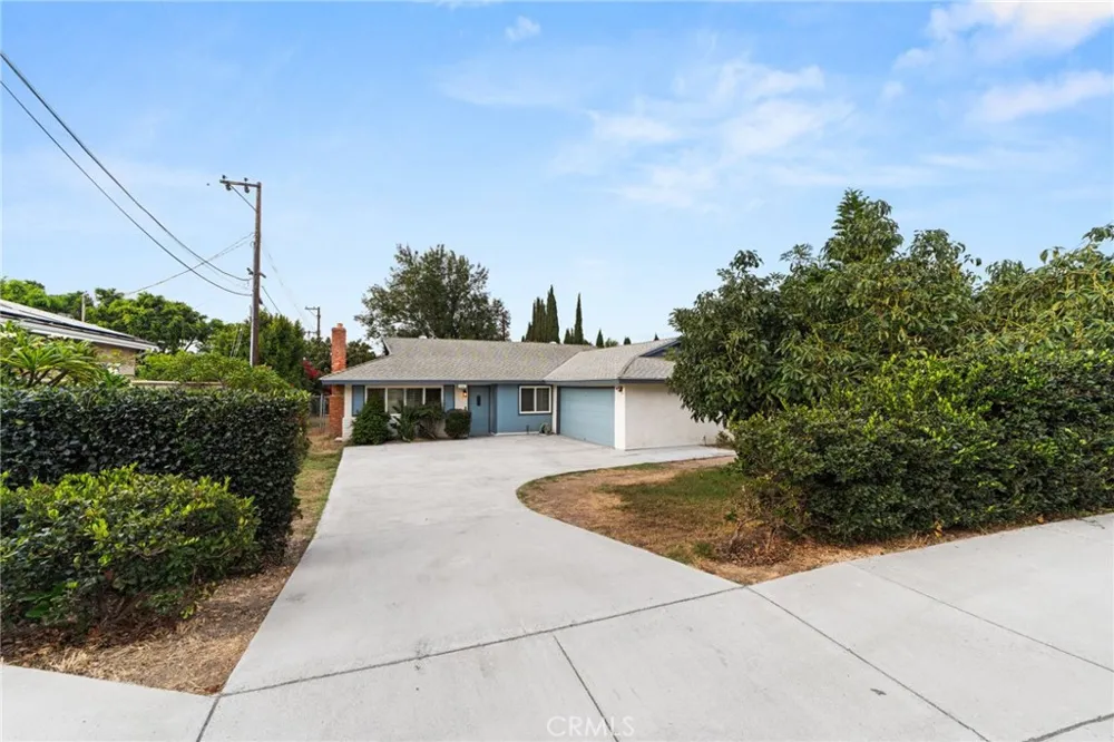 2342 E La Veta Orange, CA 92869