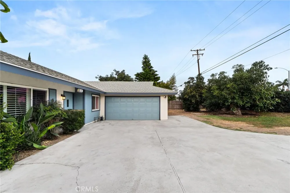 2342 E La Veta Orange, CA 92869