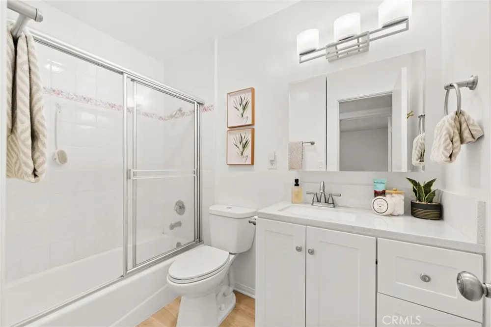 2342 E La Veta Orange, CA 92869