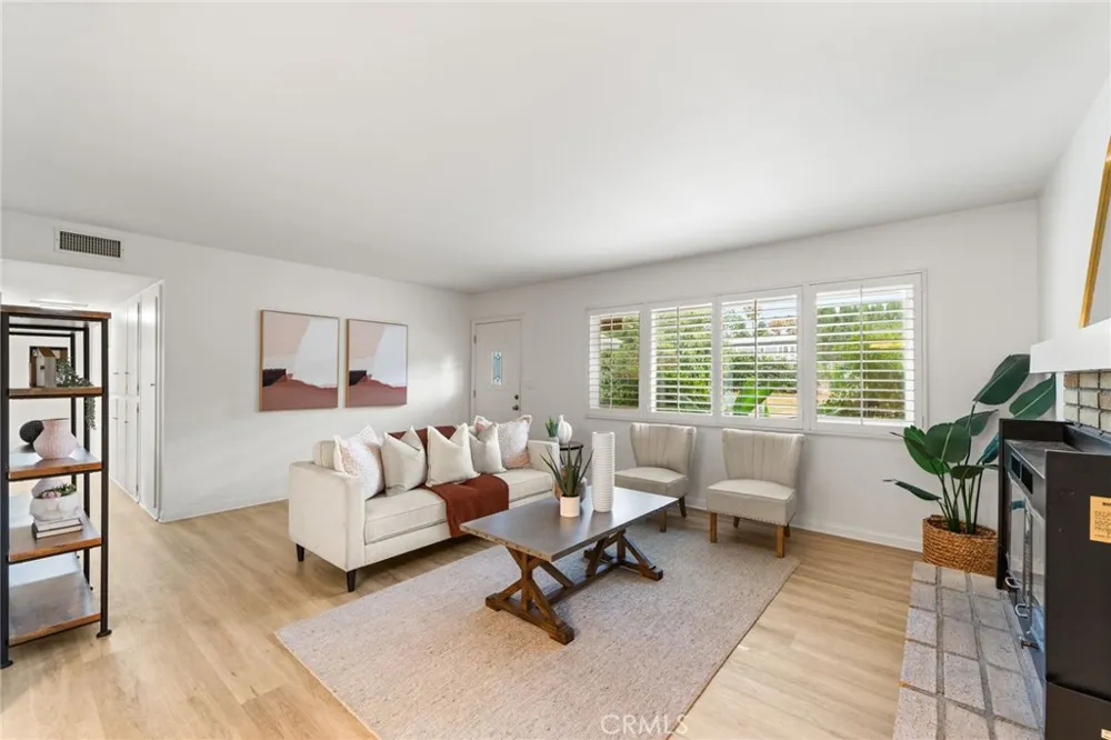 2342 E La Veta Orange, CA 92869