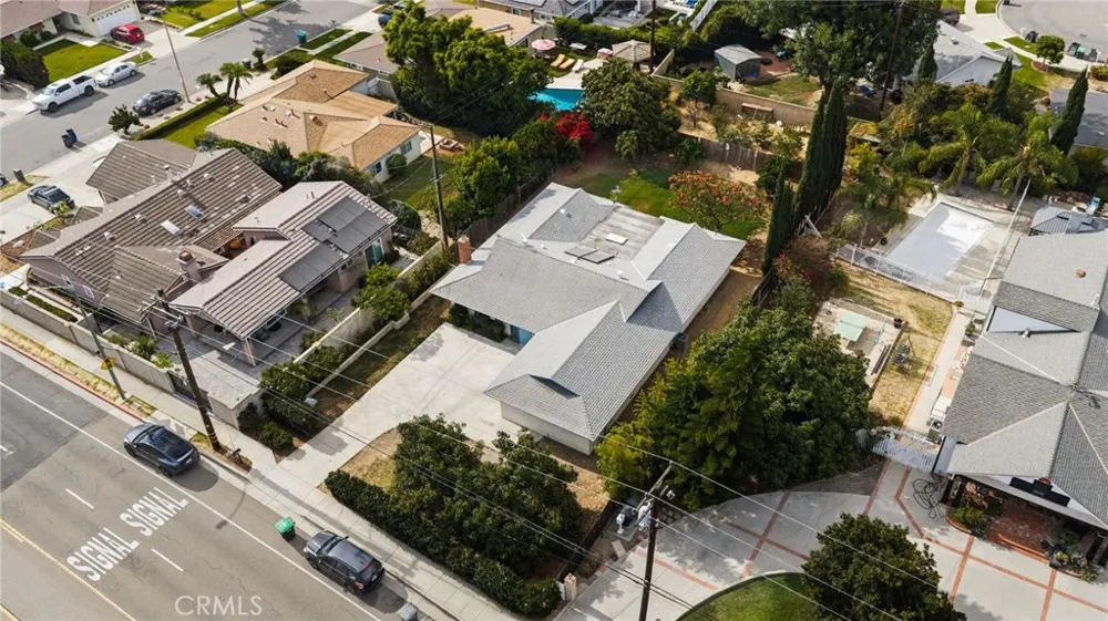 2342 E La Veta Orange, CA 92869