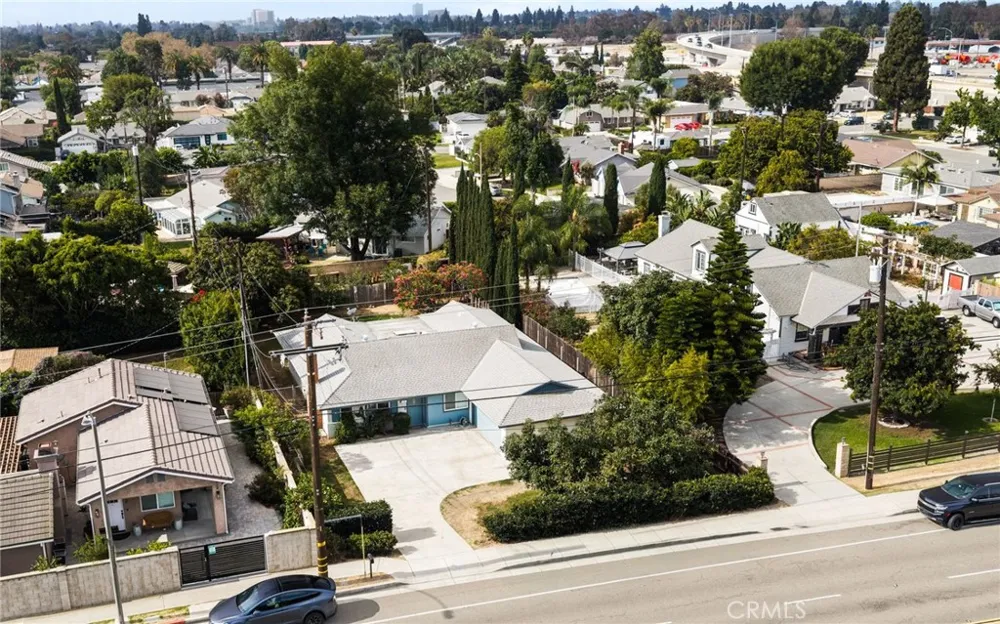 2342 E La Veta Orange, CA 92869