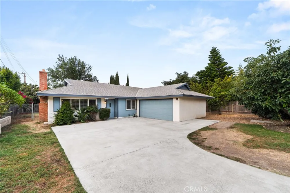 2342 E La Veta Orange, CA 92869