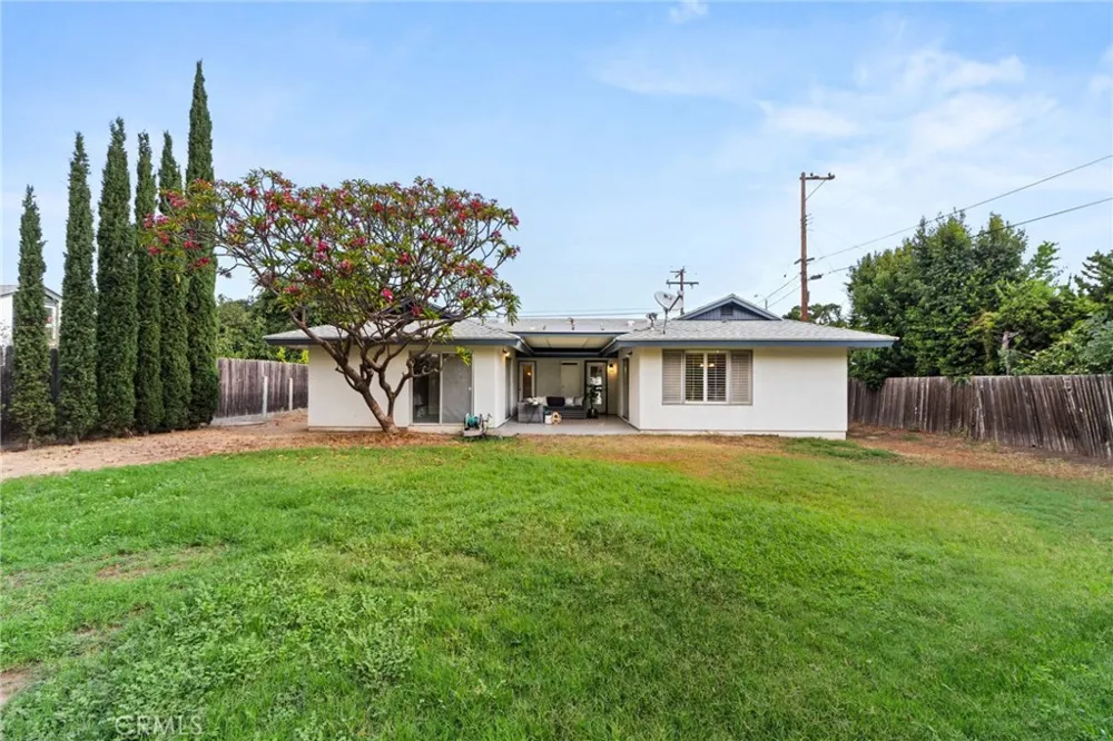 2342 E La Veta Orange, CA 92869