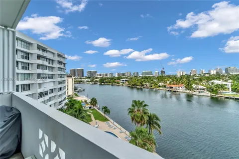 9101 E Bay Harbor Dr #706
