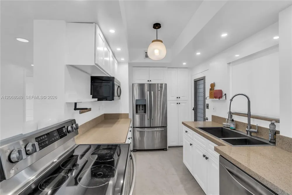 9101 E Bay Harbor Dr #706 Bay Harbor Islands, FL 33154