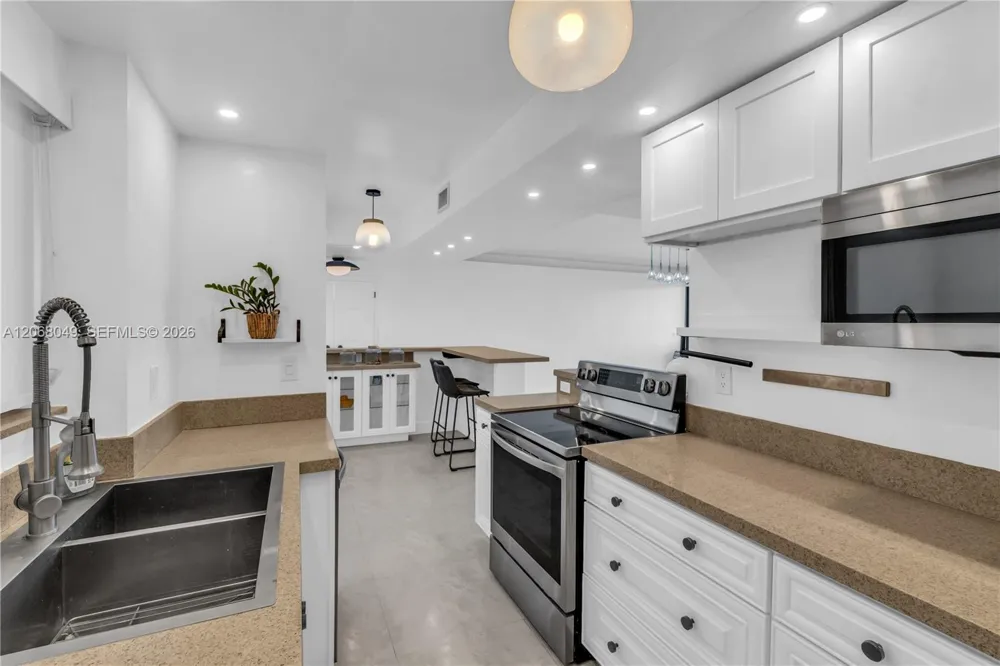 9101 E Bay Harbor Dr #706 Bay Harbor Islands, FL 33154
