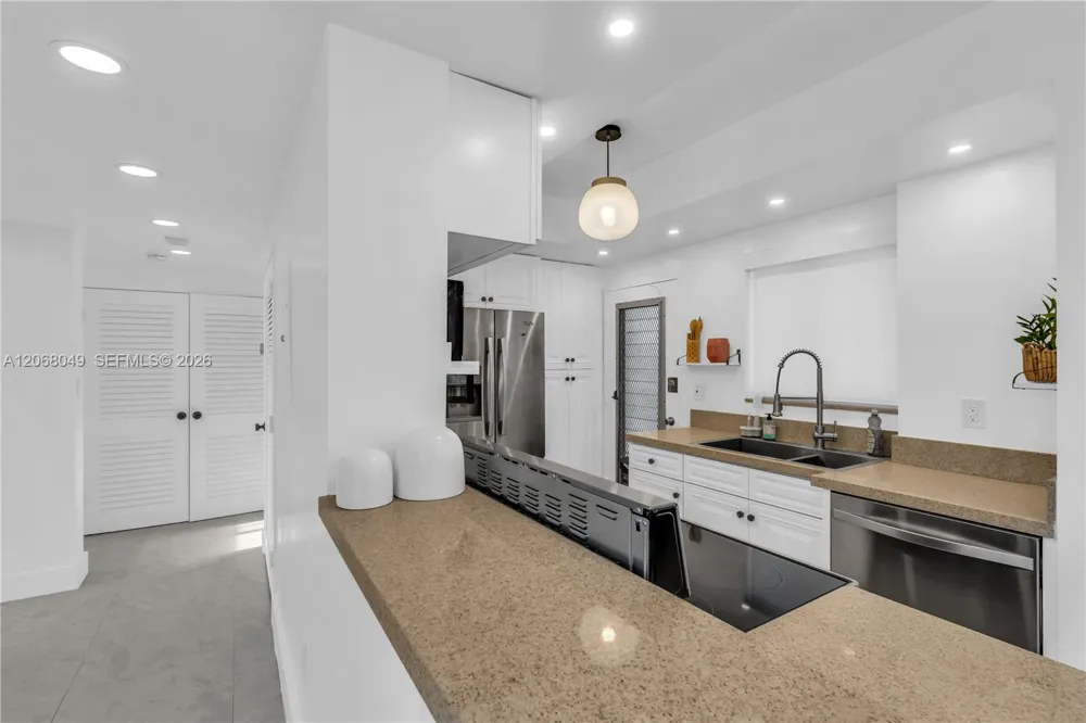 9101 E Bay Harbor Dr #706 Bay Harbor Islands, FL 33154