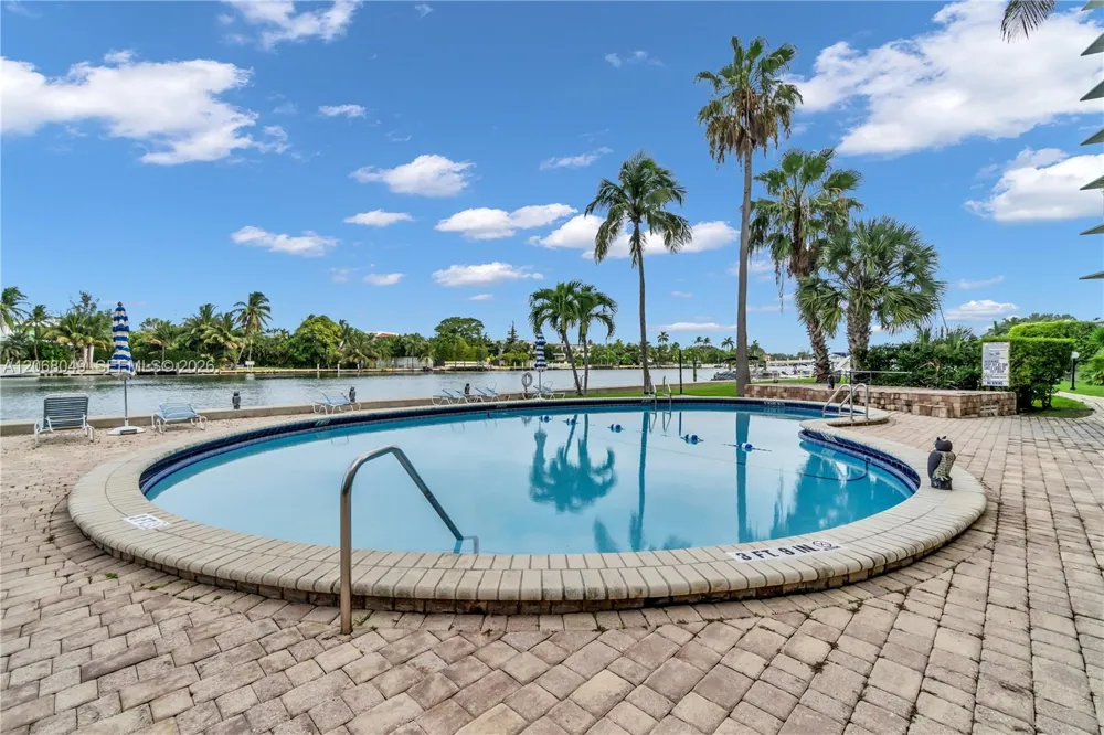 9101 E Bay Harbor Dr #706 Bay Harbor Islands, FL 33154