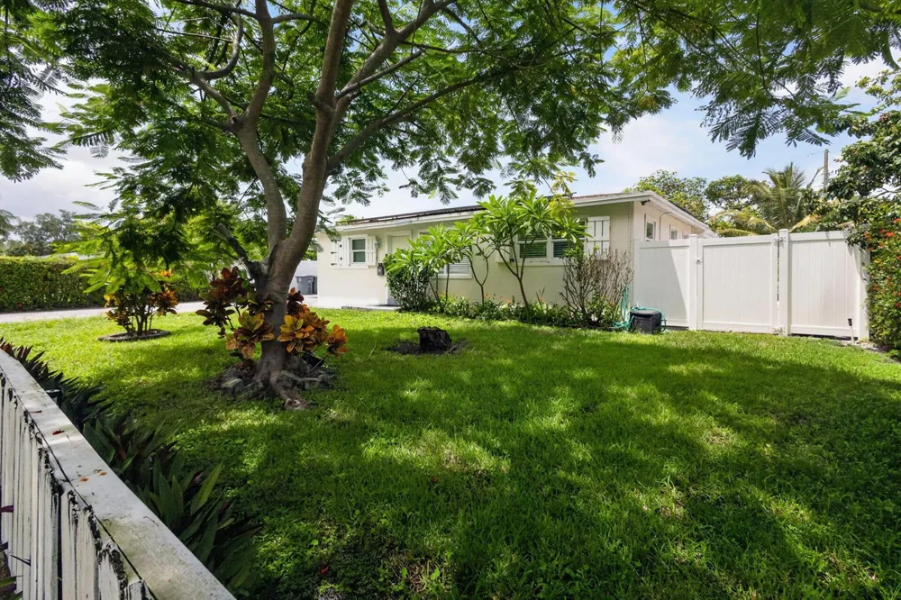 813 Date Palm Drive Lake Park, FL 33403
