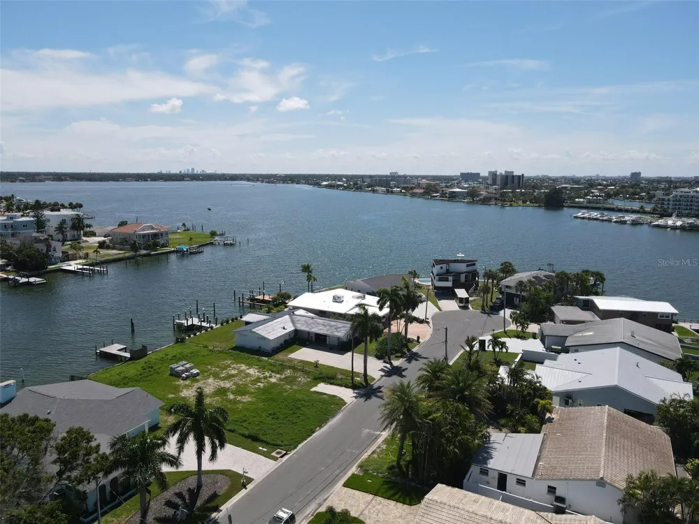 11125 4TH ST E Treasure Island, FL 33706