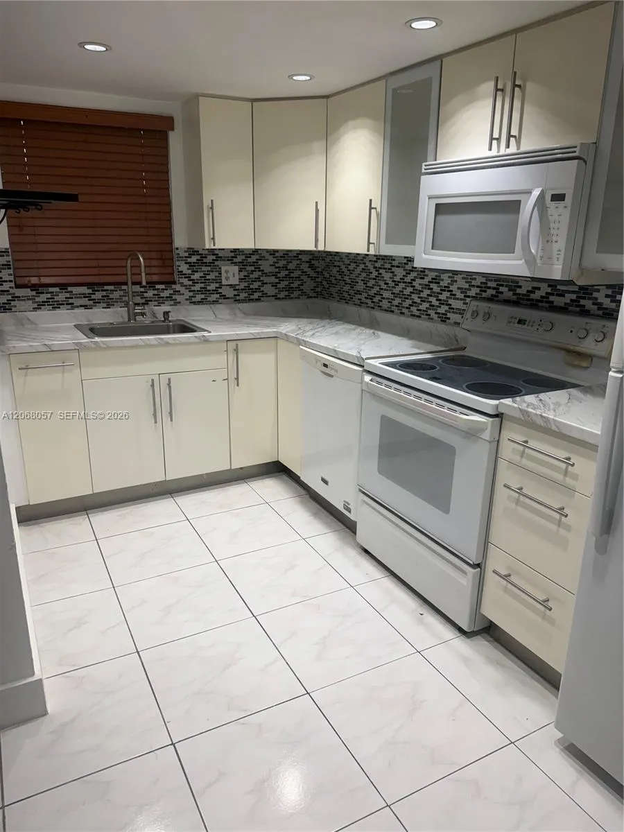 30 NW 87th Ave #C223 Miami, FL 33172