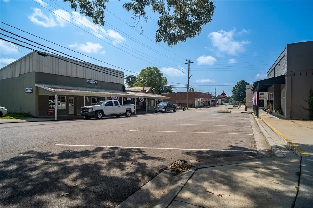 126 Main St Loretto, TN 38469