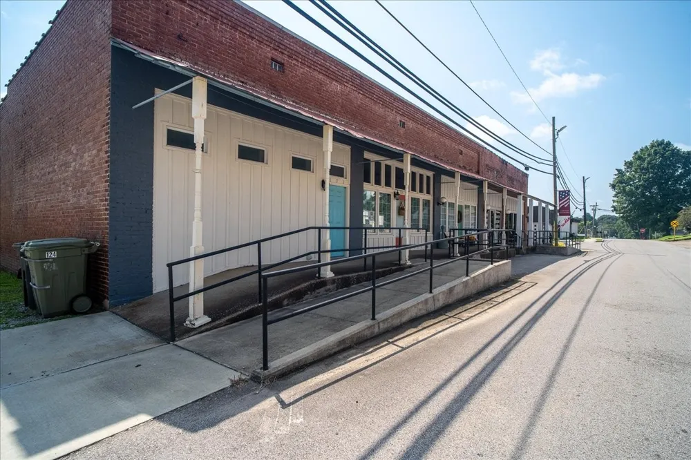 126 Main St Loretto, TN 38469