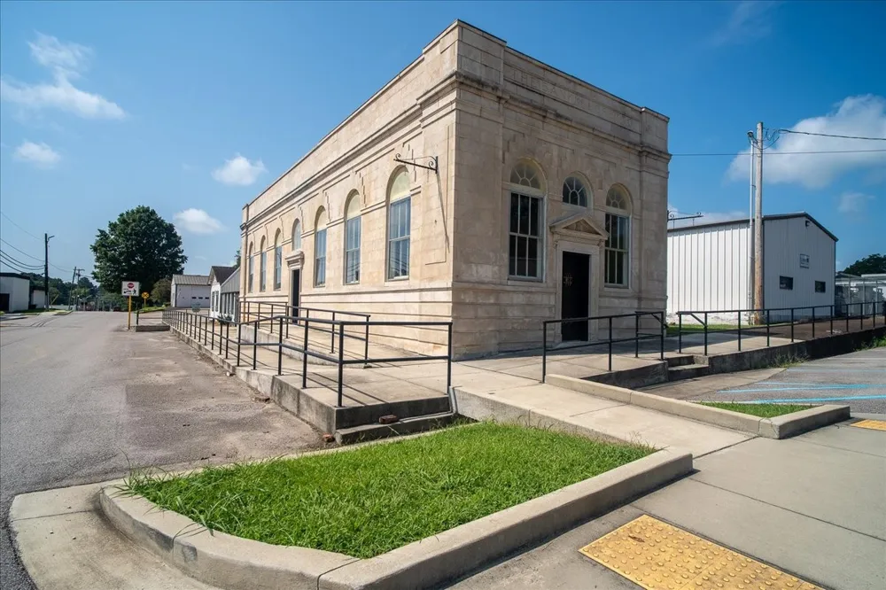 126 Main St Loretto, TN 38469