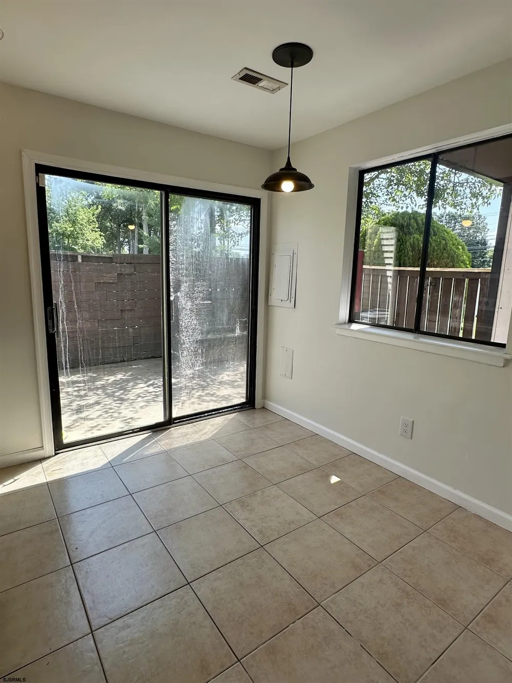 2416 Arbor Ct Mays Landing, NJ 08330