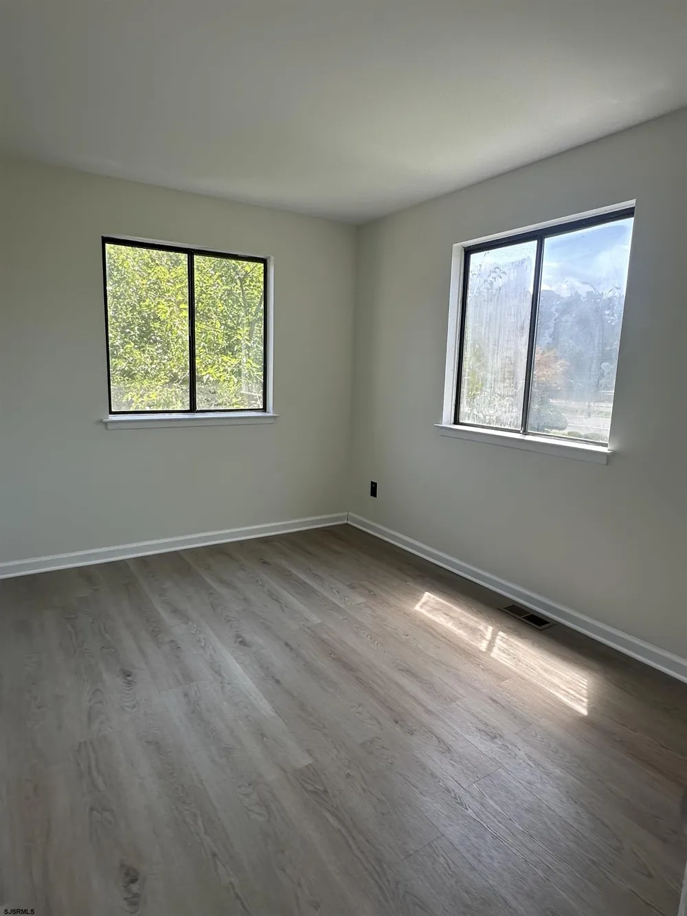 2416 Arbor Ct Mays Landing, NJ 08330