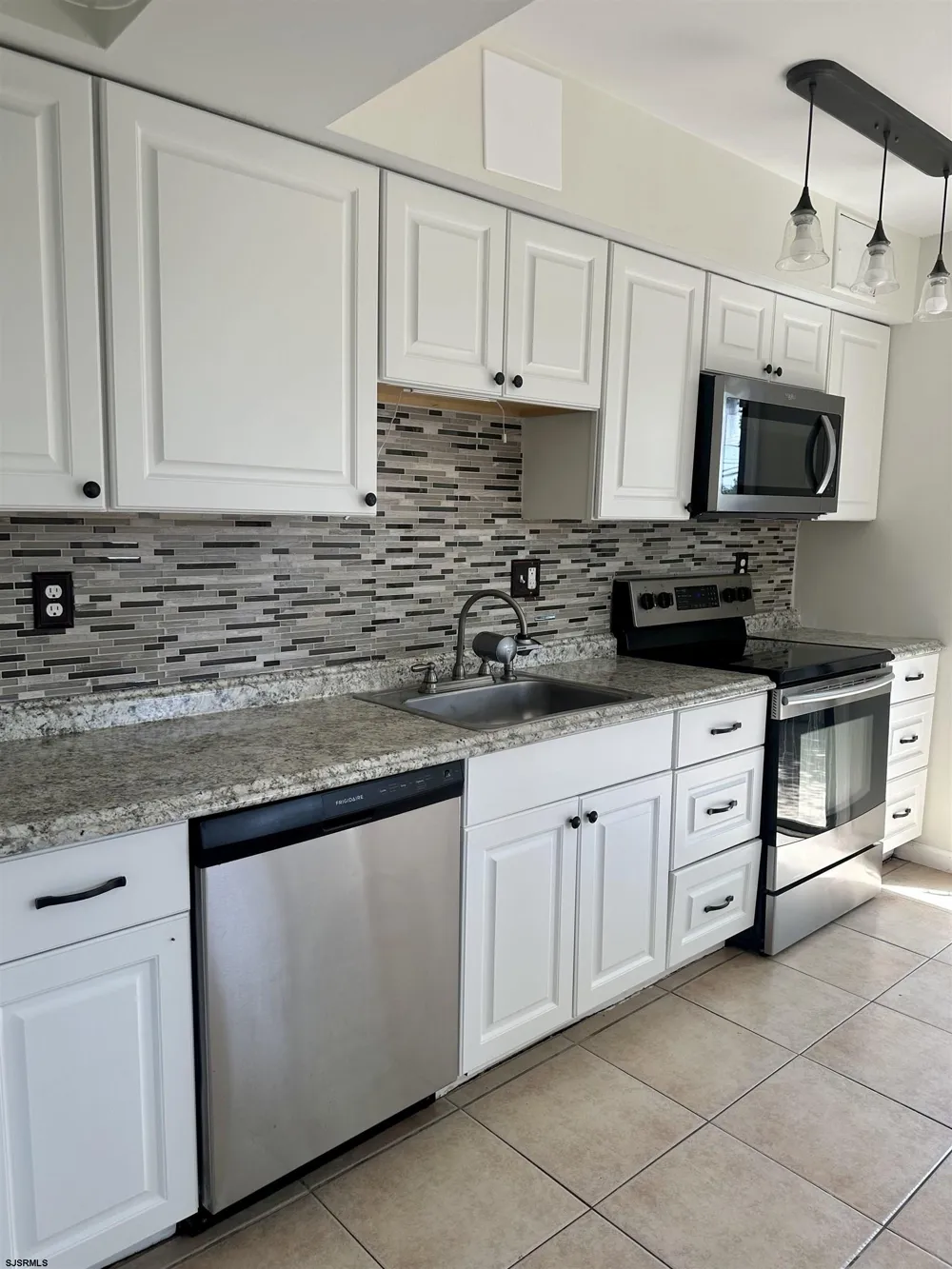 2416 Arbor Ct Mays Landing, NJ 08330