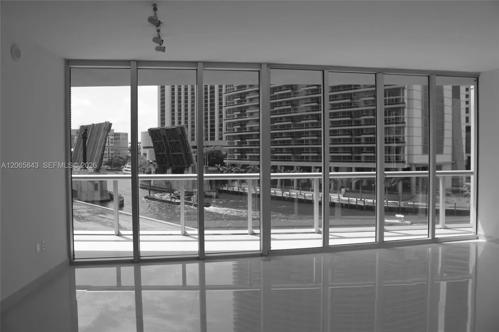 465 BRICKELL AV #502 Miami, FL 33131