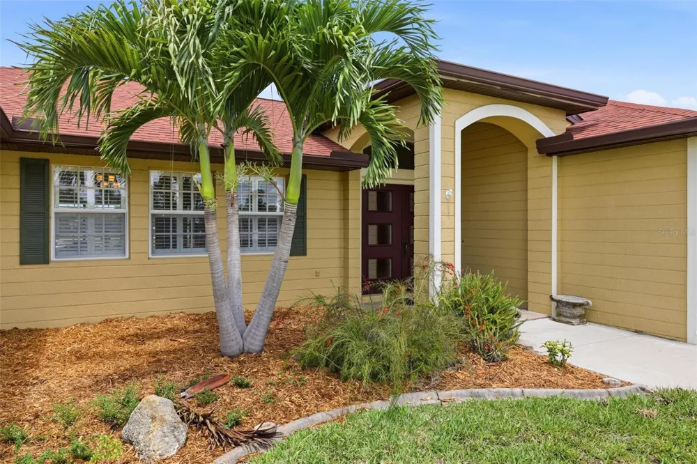 894 BOUNDARY BOULEVARD Rotonda West, FL 33947