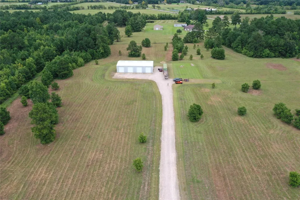 1955 County Road 2281 Cleveland, TX 77327