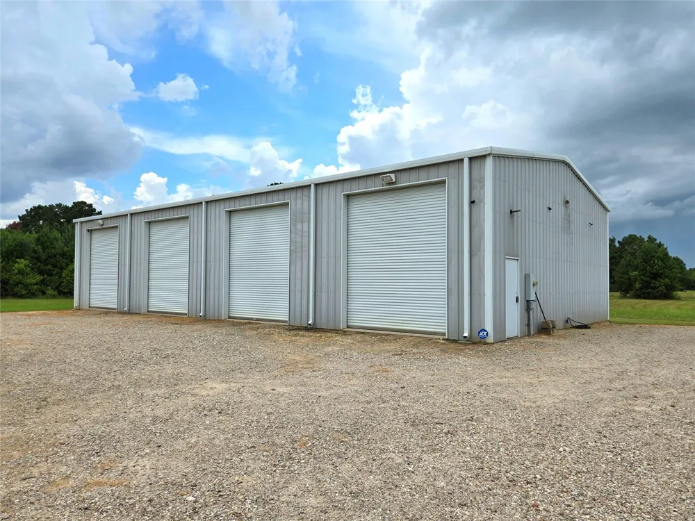 1955 County Road 2281 Cleveland, TX 77327