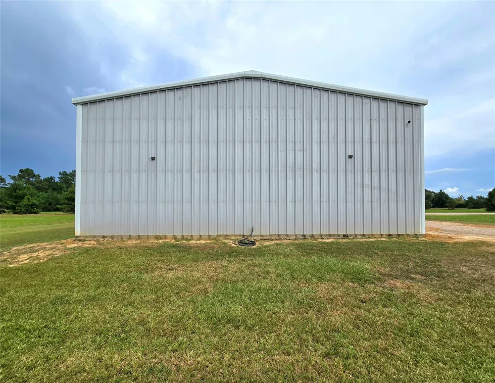 1955 County Road 2281 Cleveland, TX 77327