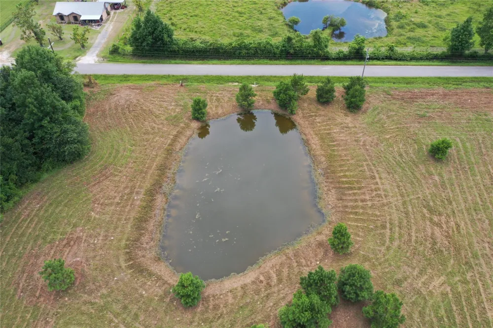 1955 County Road 2281 Cleveland, TX 77327