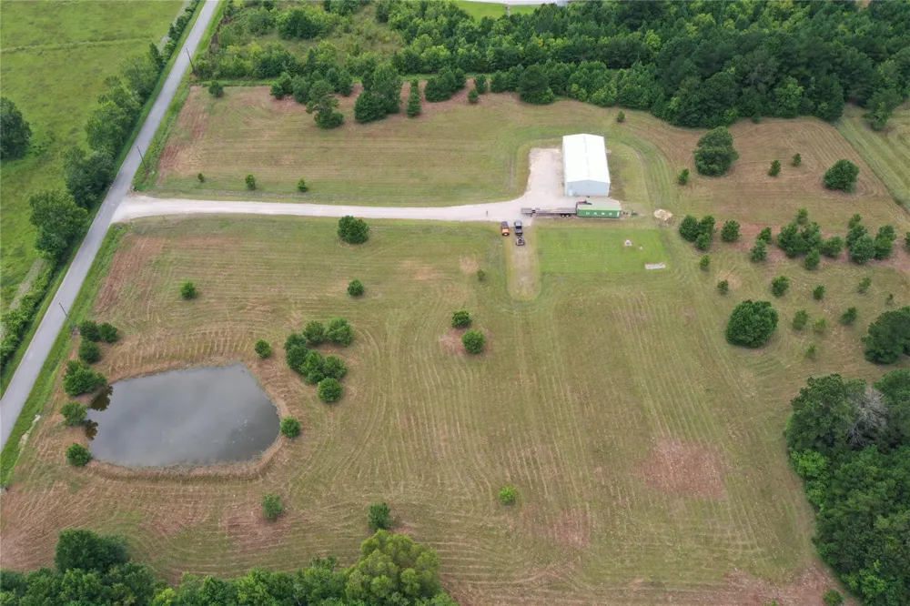 1955 County Road 2281 Cleveland, TX 77327