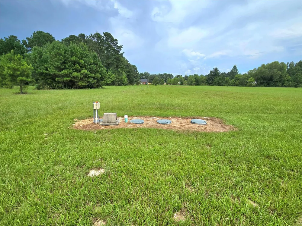 1955 County Road 2281 Cleveland, TX 77327