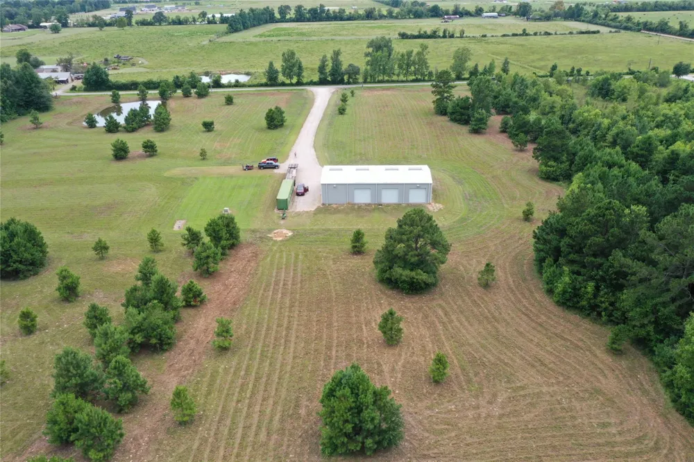 1955 County Road 2281 Cleveland, TX 77327