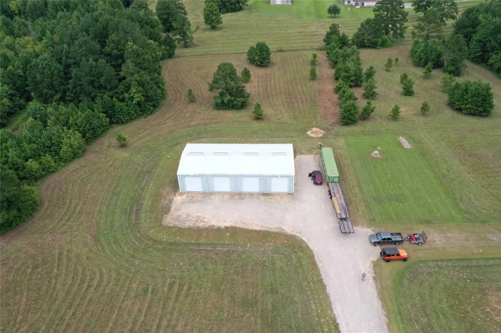 1955 County Road 2281 Cleveland, TX 77327