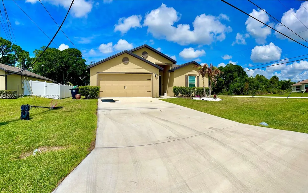 3902 SW Brunswick St #3902 Saint Lucie West, FL 34953