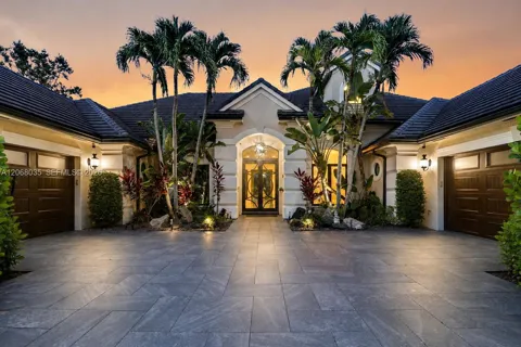 18989 SE Windward Island Ln