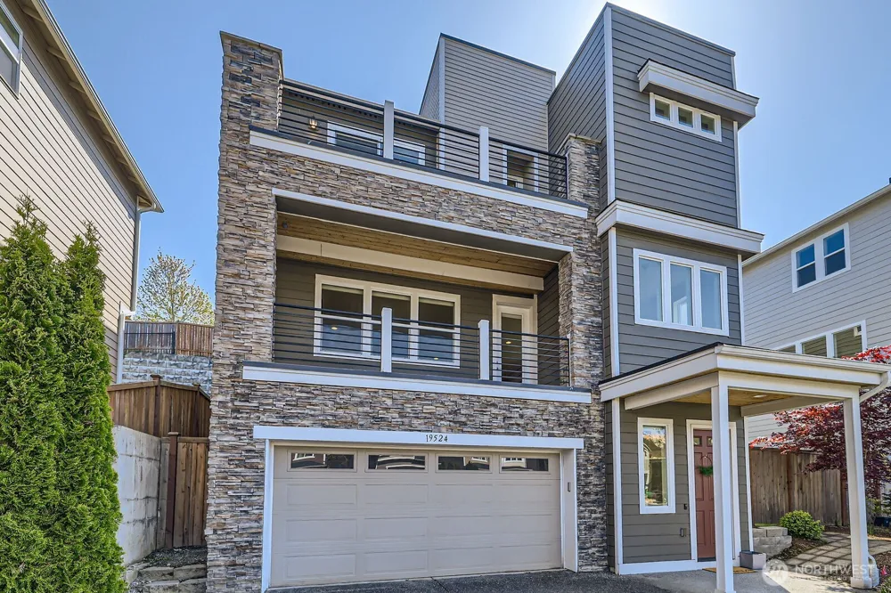 19524 81st Place NE Kenmore, WA 98028