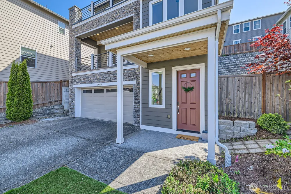 19524 81st Place NE Kenmore, WA 98028