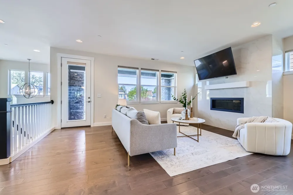 19524 81st Place NE Kenmore, WA 98028