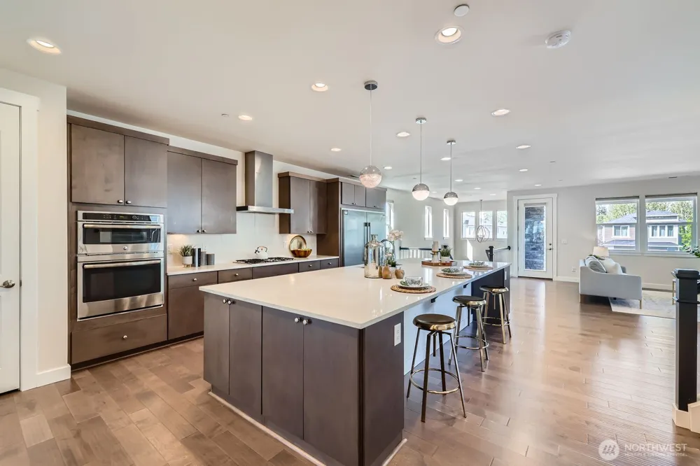 19524 81st Place NE Kenmore, WA 98028