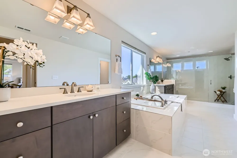 19524 81st Place NE Kenmore, WA 98028